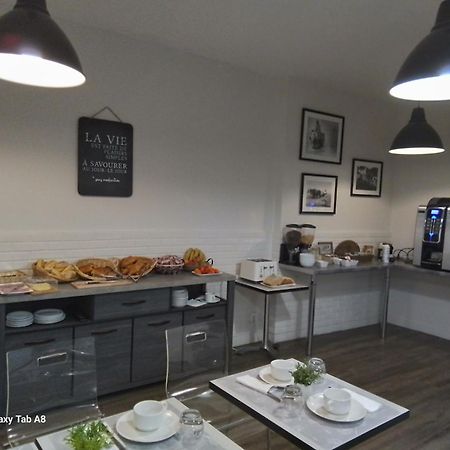 Hotel Le Vauban Карентан Екстериор снимка