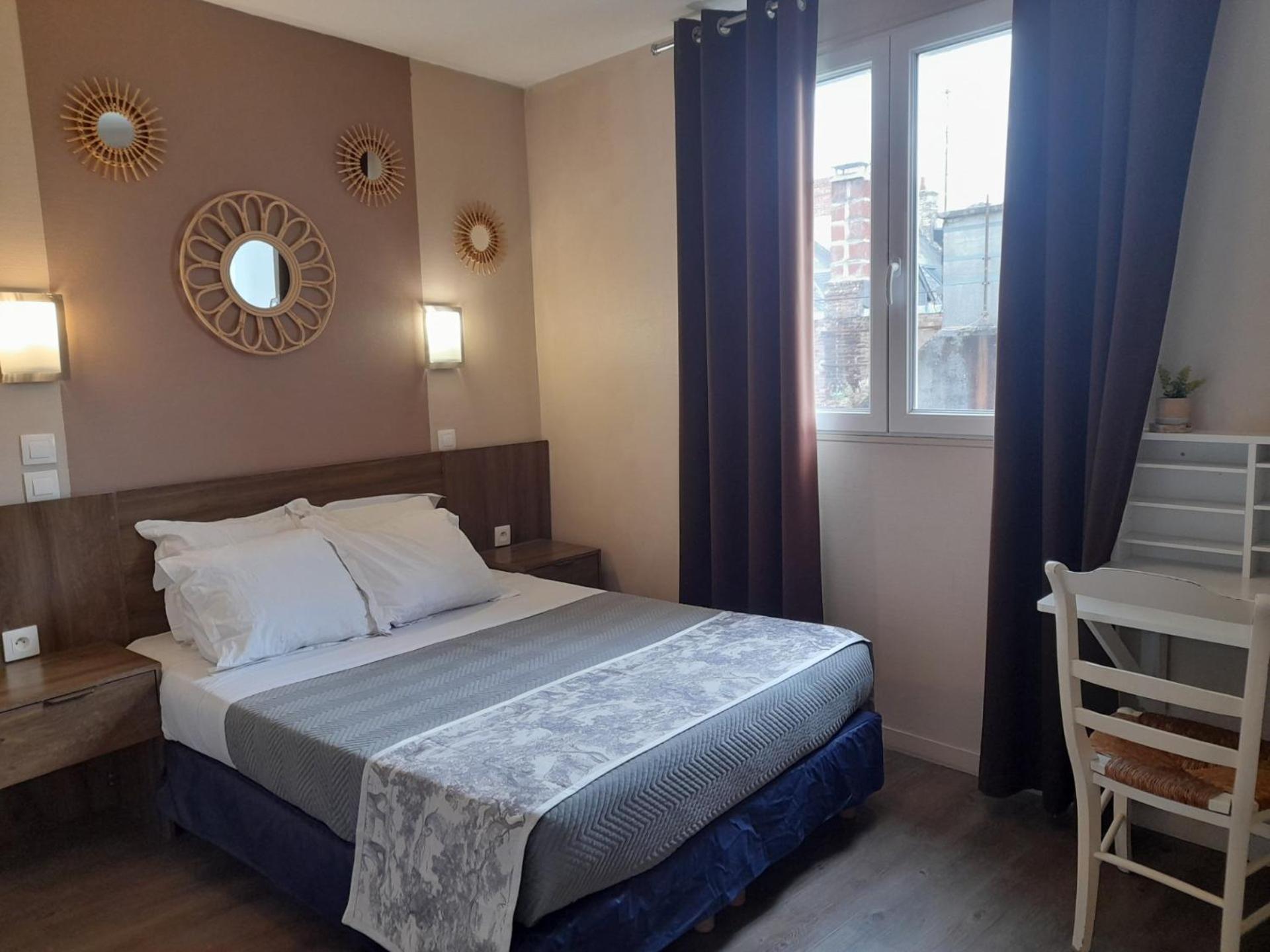 Hotel Le Vauban Карентан Екстериор снимка
